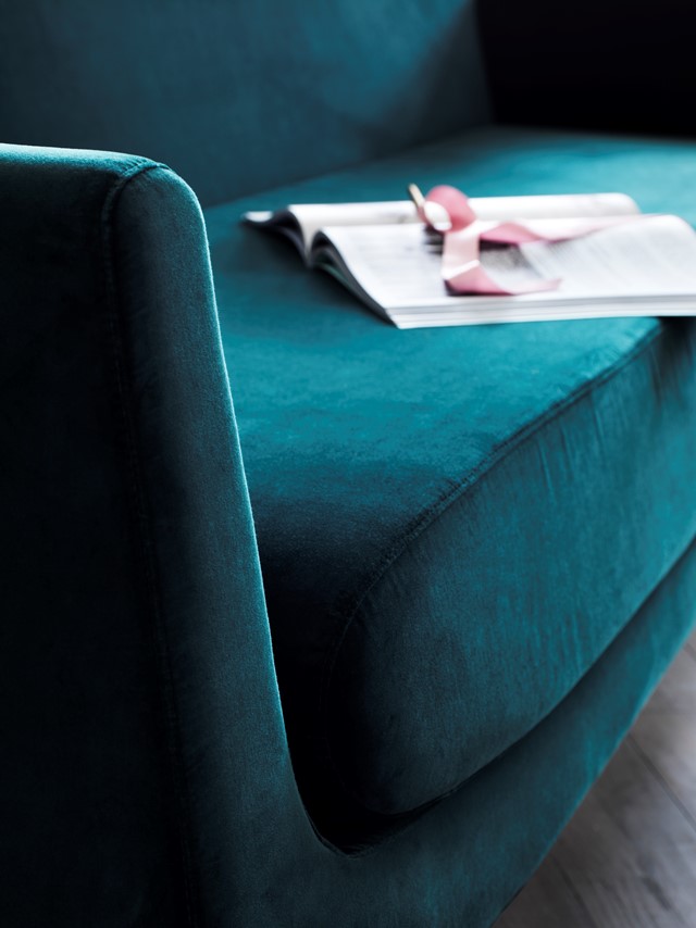 Jeffersson_sofa_velvet_closeup.jpg