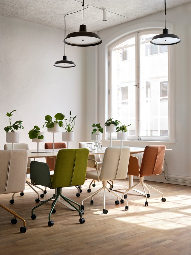 Bolero_armchairs_on_casters2.jpg