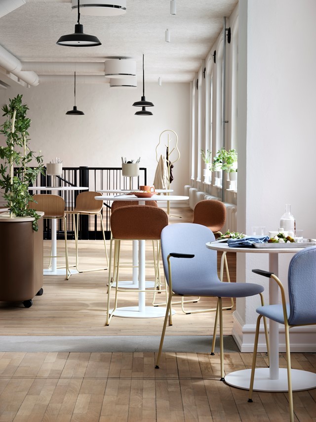 Tinnef_high_and_low_table_Alba_chair_and_barchair.jpg