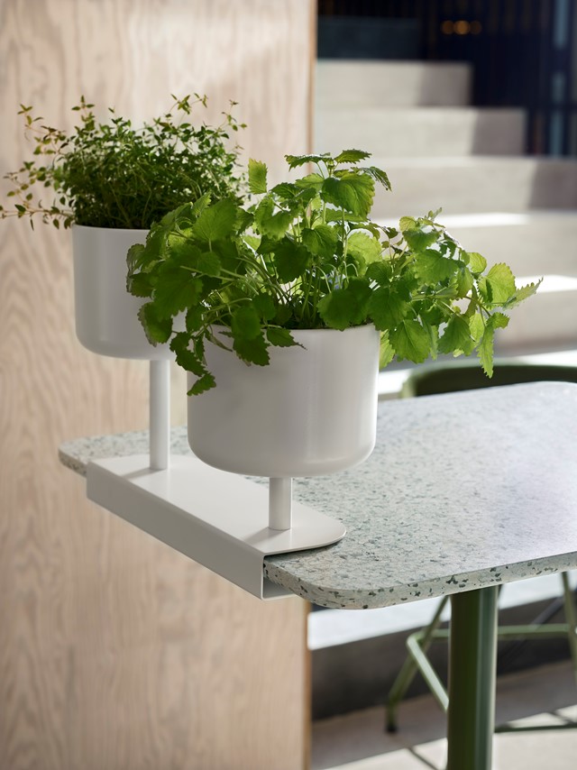 Alle_mini_desk_closeup.jpg